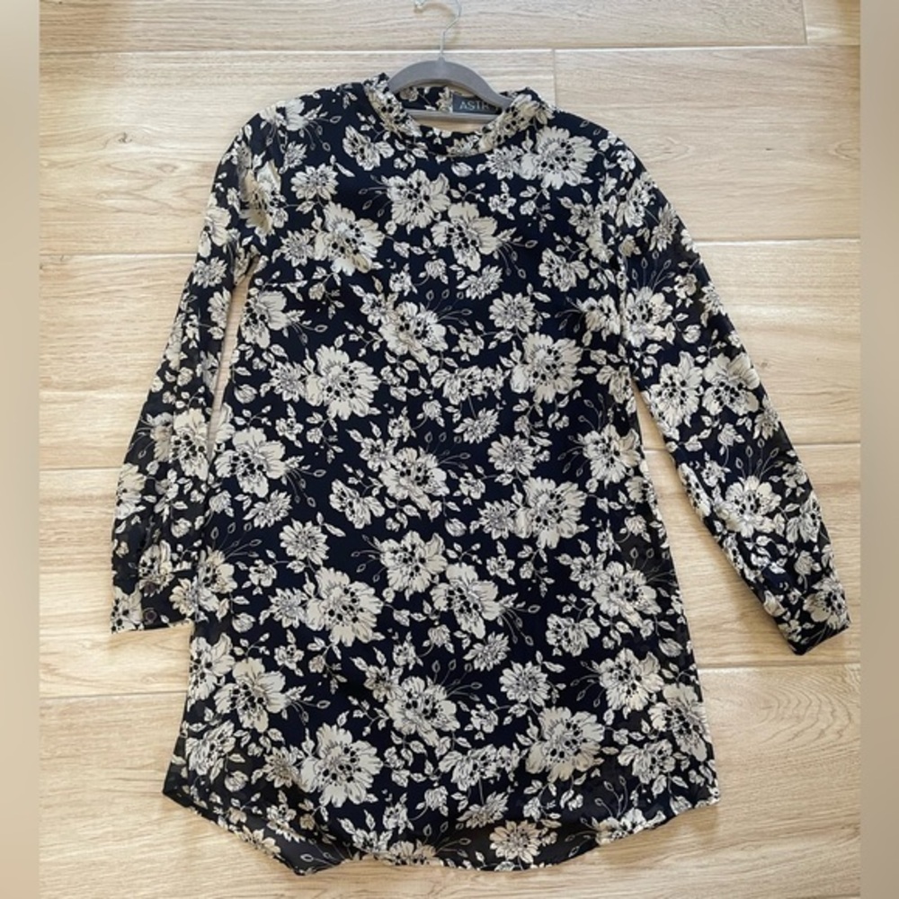 ASTR‎ the Label Navy Floral Dress
